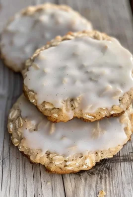Iced oatmeal cookies - Crumbl copycat